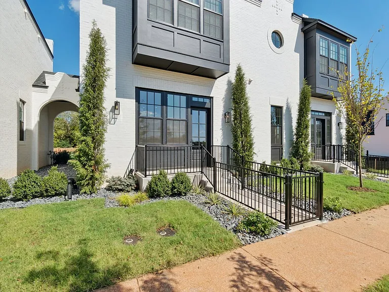 18829 Selah Way — Photo 3