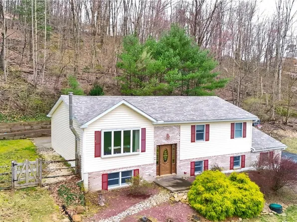 4585 Maple Dr, Walnutport, PA 18088