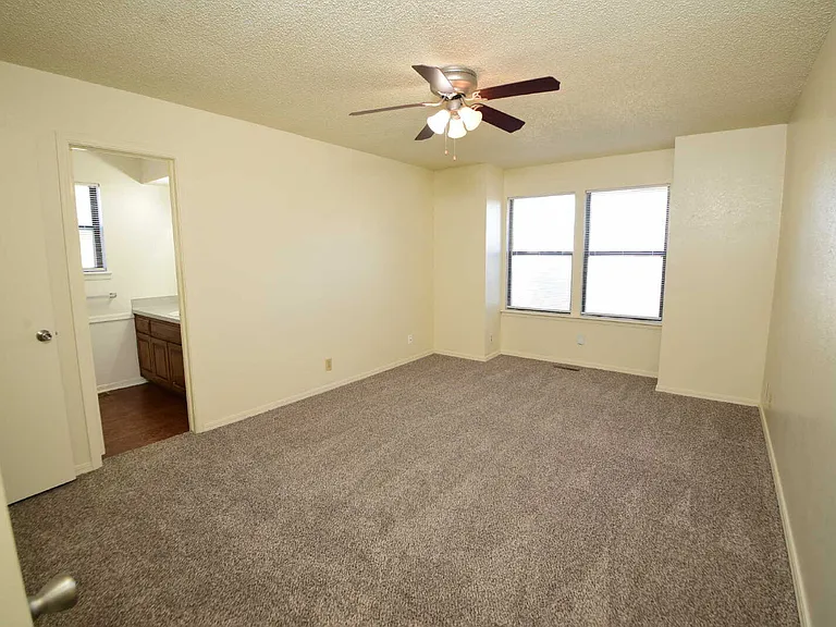 1514 E 73rd Pl — Photo 10