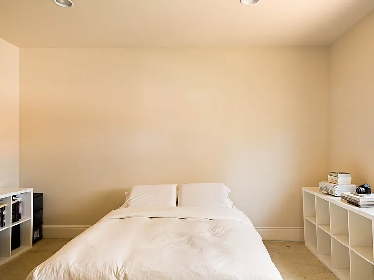 4820 Valjean Ave — Photo 25