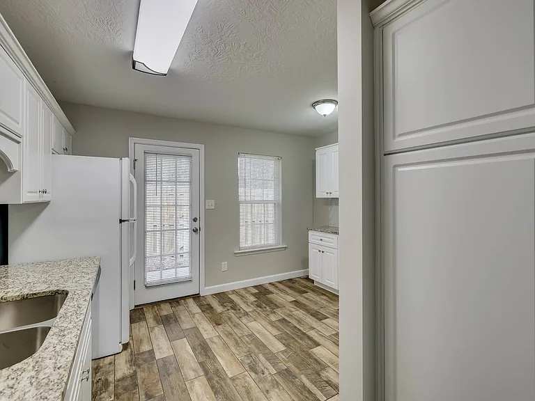 219 Lynbrook Way — Photo 13