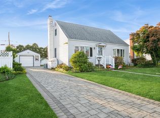 107 Cardinal Rd, Levittown, NY 11756