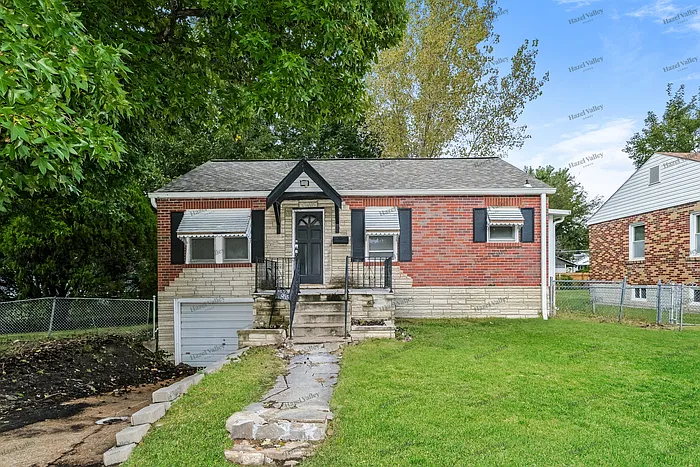 9559 Roslan Pl