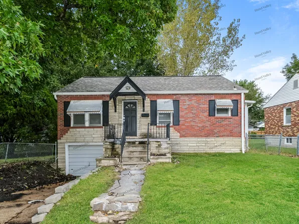 9559 Roslan Pl, Saint Louis, MO 63114