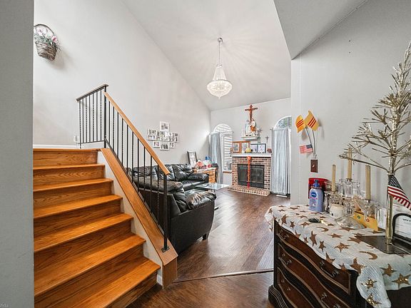 3rd image of 504 Canterbury Dr #504