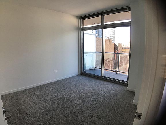 5th image of 621 S Plymouth Ct APT 809