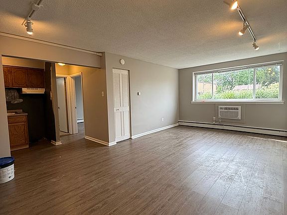 3rd image of 200 W Merchant St APT 8