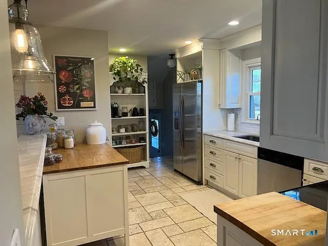 3 bed, 1.5 bath, 1377 sqft, $6,500 — Photo 4