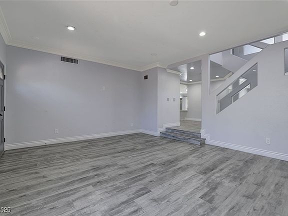 5th image of 10701 Penfolds St
