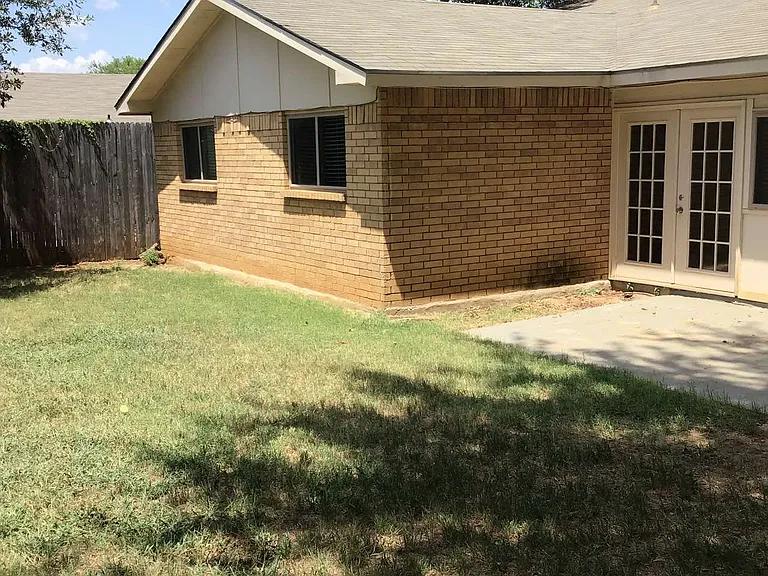 2622 Meadowview Dr — Photo 23