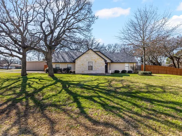 652 Holly Dr, Burleson, TX 76028