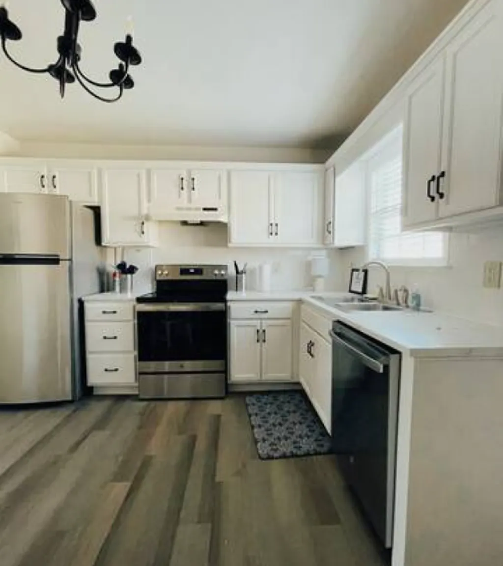2 bed, 922 sqft, $1,650 — Photo 2