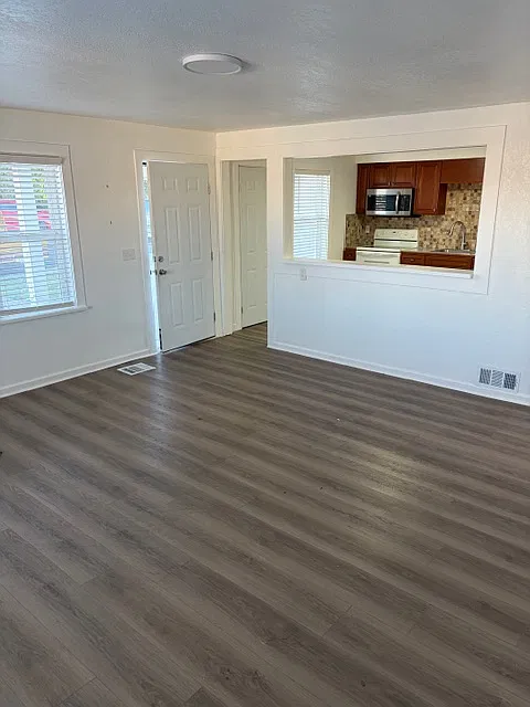 2 bed, 900 sqft, $1,400 — Photo 4