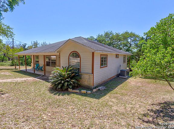 3rd image of 581 Lindsey Cir