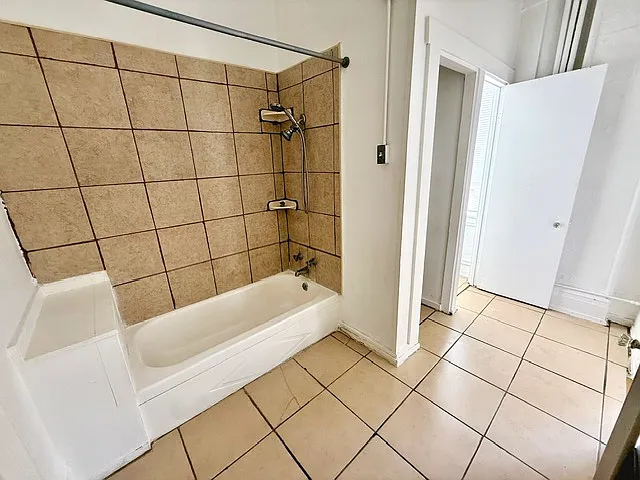 206 E 8th St #6 — Photo 12