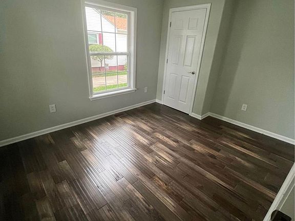 5th image of 839 Echo Ave