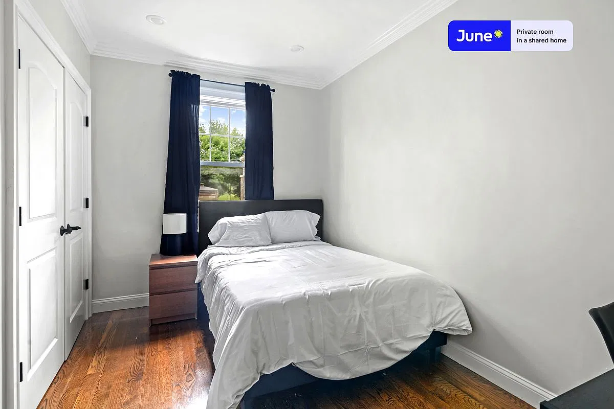 490 Washington St — Photo 1