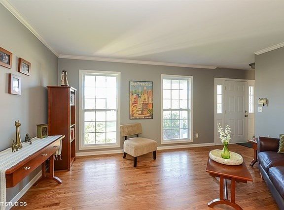 4th image of 594 Turnbury Ct W
