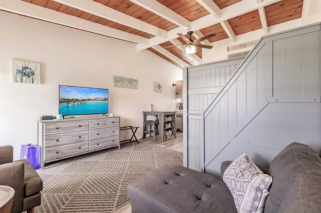 Studio, 1.0 bath, 420 sqft, $5,070 — Photo 3