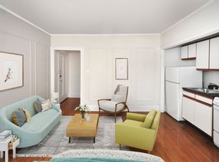 596 W. Hawthorne, Chicago, IL 60657