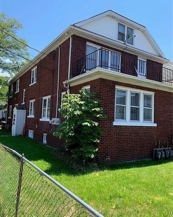 2nd image of 82 Franklin St