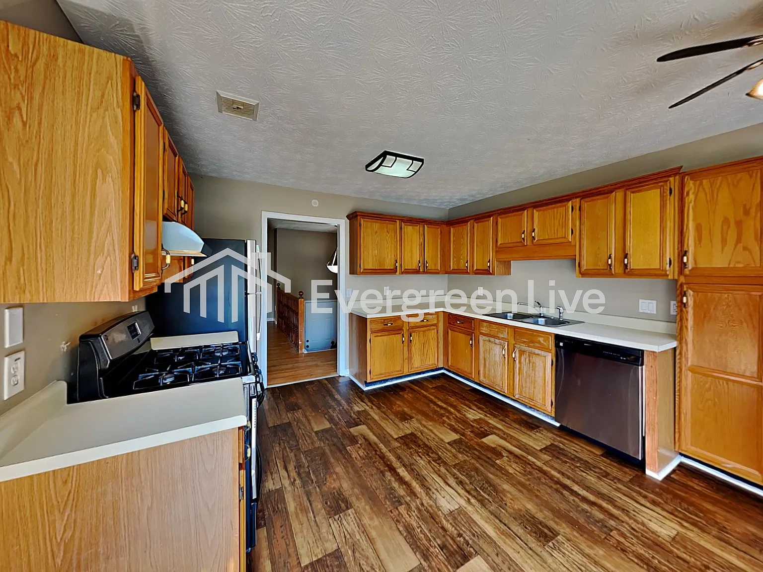 3 bed, 2.0 bath, 2088 sqft, $2,045 — Photo 4