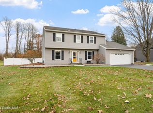 12 Hillside Dr, Glenville, NY 12302