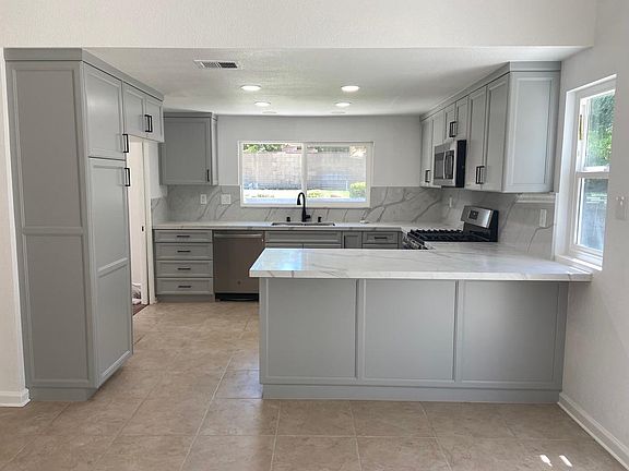 Kitchen / Bar top