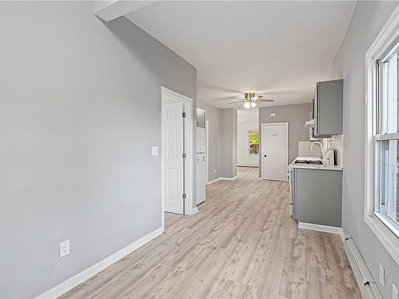 3rd image of 8 Ross St Floor 1