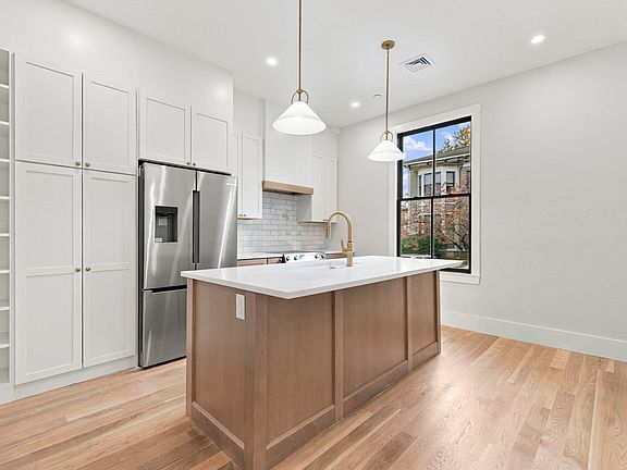 4th image of 93 Moreland St Unit 2