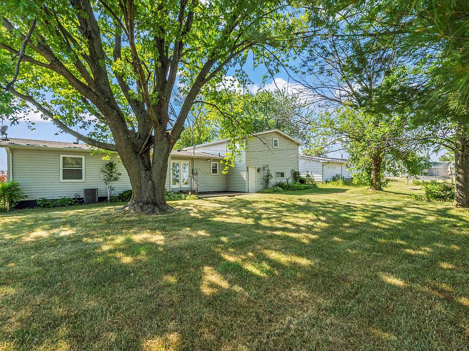 7072 Country Dr, New Vienna, IA 52065 | Zillow