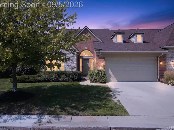 26121 Valhalla Dr, Farmington, MI 48331