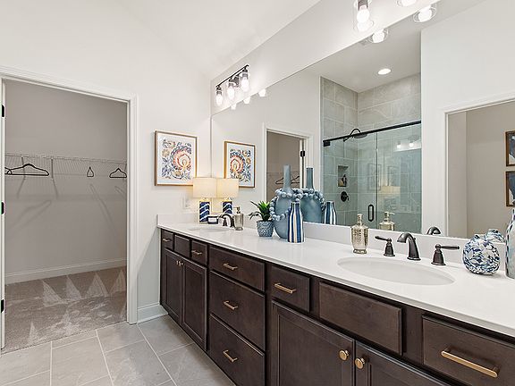Our Ashton Model - Owner s Bath