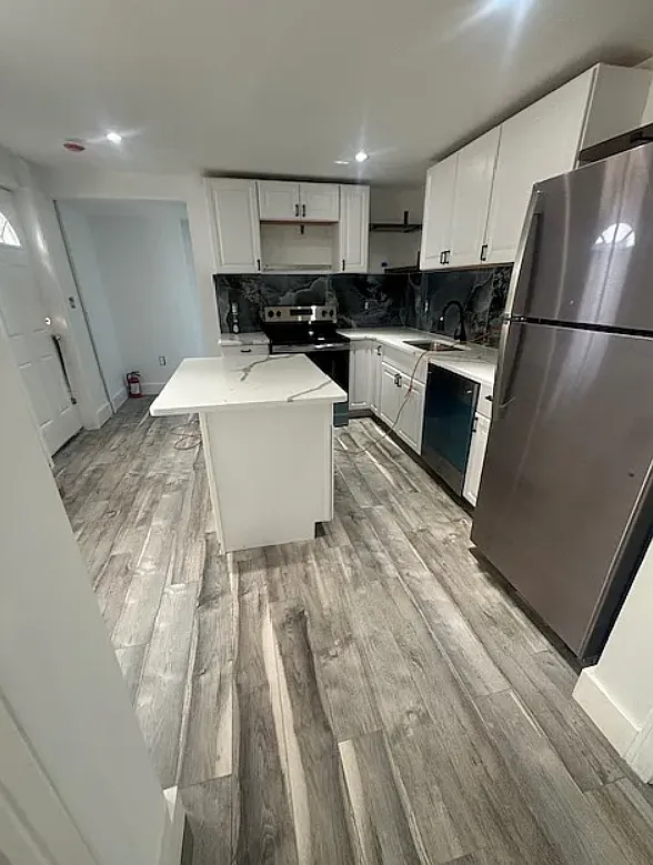 3 bed, 1200 sqft, $3,300 — Photo 3