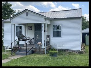 506 Crescent Dr, Macon, MO 63552