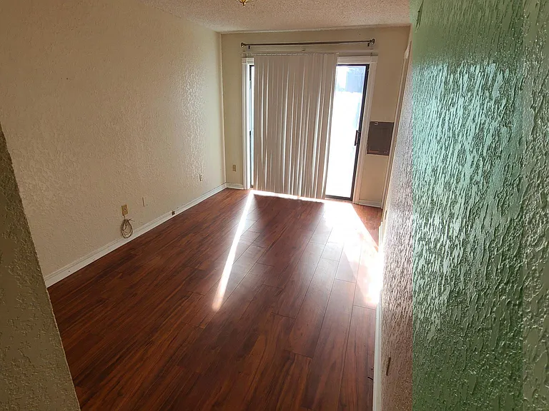 626 NW 8th St — Photo 13