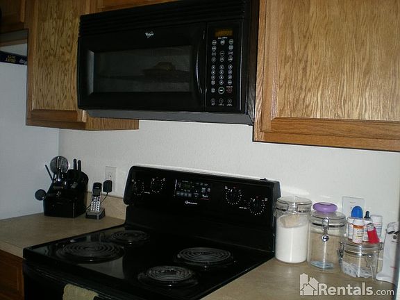 5th image of 8812 Holliday Ln