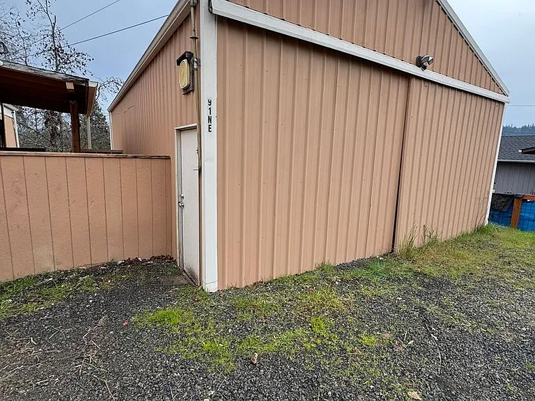 91 NE Darrell Ave — Photo 12