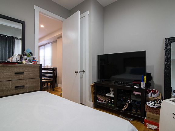 3rd image of 14 Sherlock Pl #1R