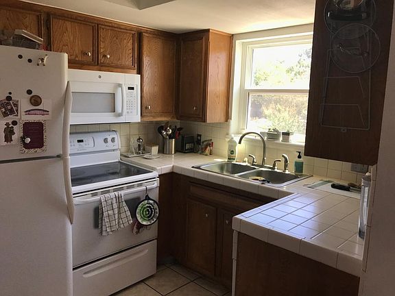 Kitchen: refrigerator, stove top oven, dishwasher and microw