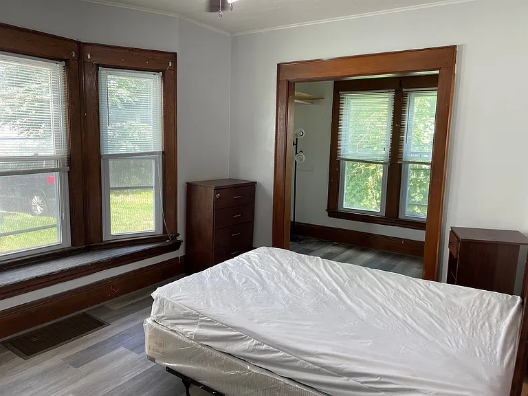 729 S Beech St — Photo 5