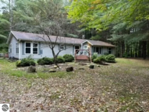 4546 N Water Rd, Sanford, MI 48657