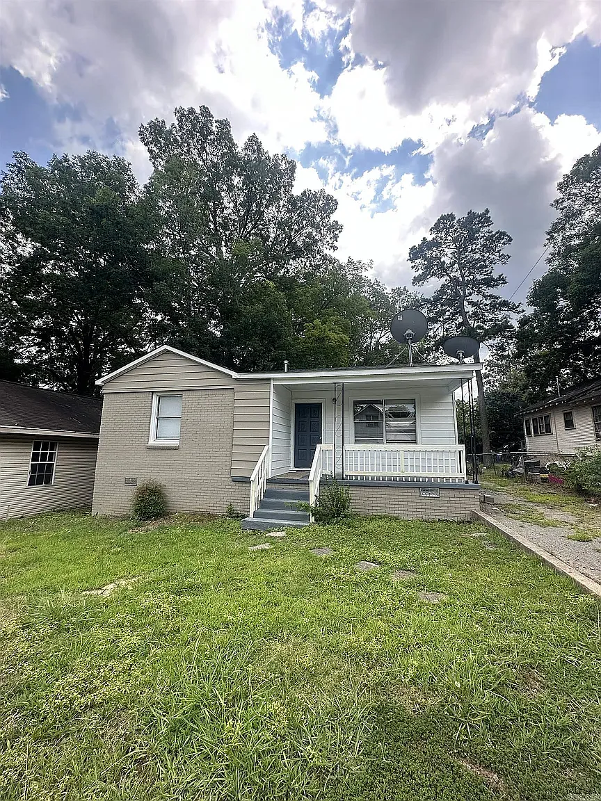 3 bed, 1197 sqft, $1,100 — Photo 1