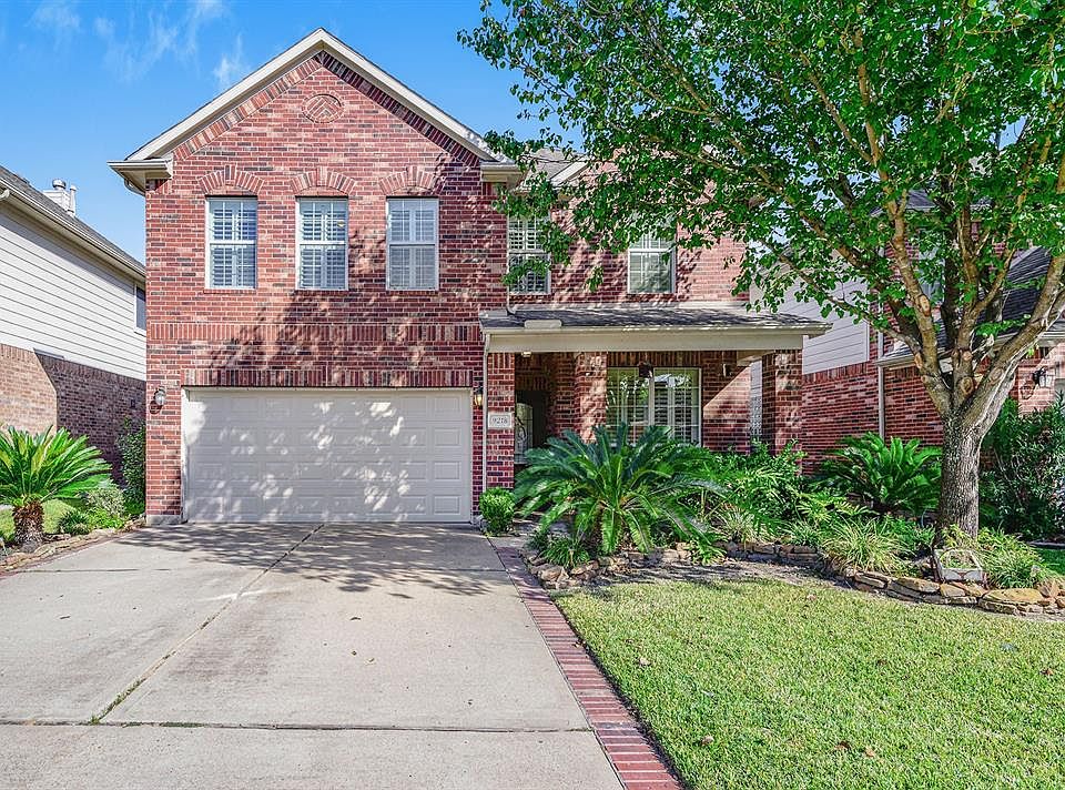 Fabulous 2-story home located in the master planned community of Canyon Lakes at Stone Gate! The added brick to the sides of the driveway adds to the great curb appeal!