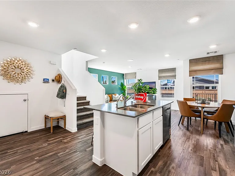 914 Rosy Starling St — Photo 14