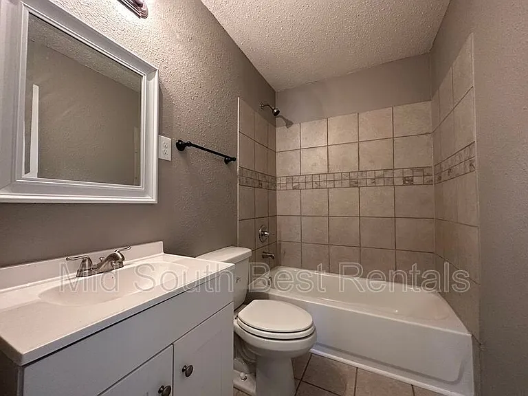 3205 Rochester Rd — Photo 3