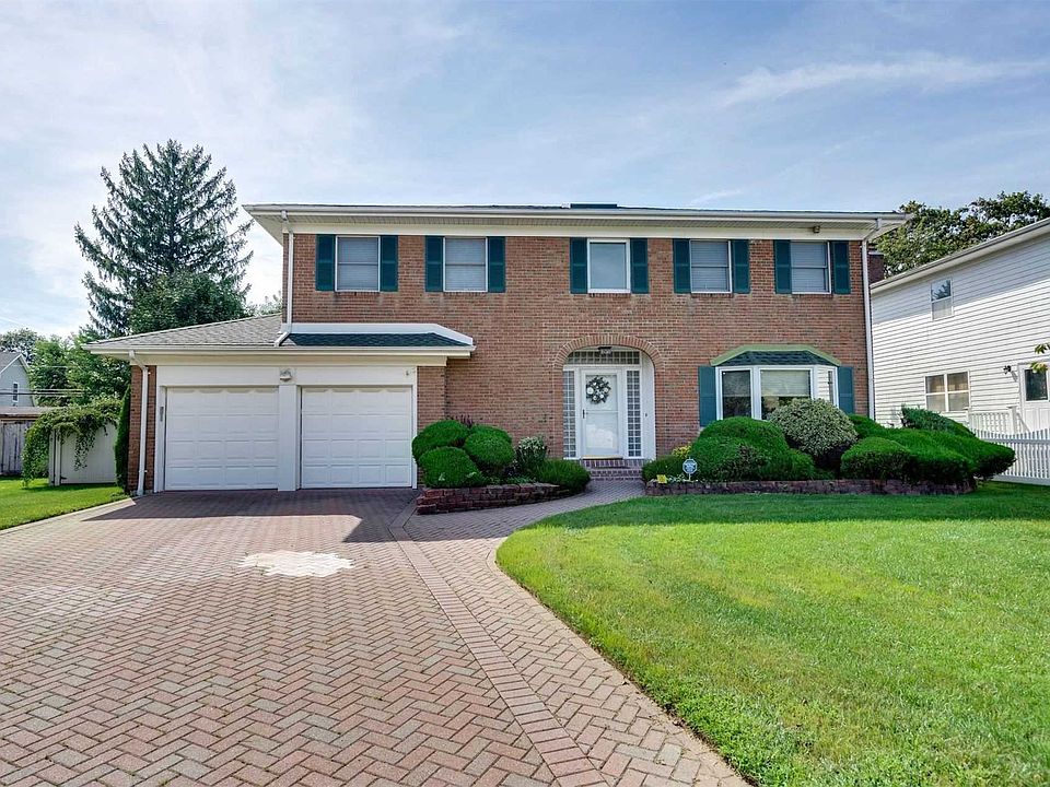 1st image of 8 Melton Dr W