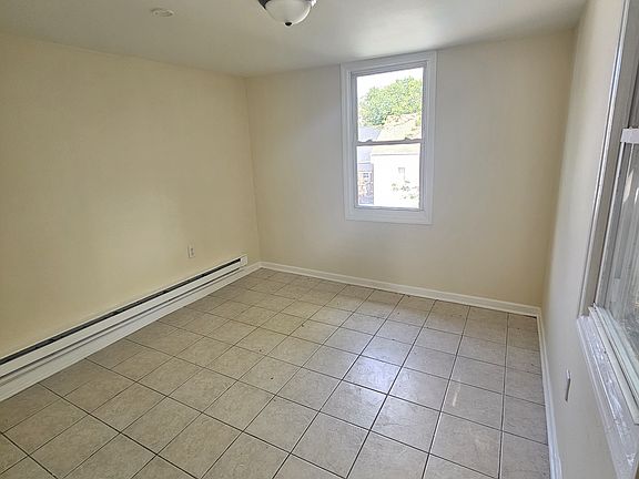 3rd image of 17 E 21st St #3