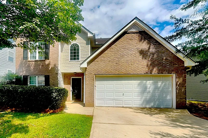 4 bed, 2.5 bath, 2082 sqft, $2,000 — Photo 1