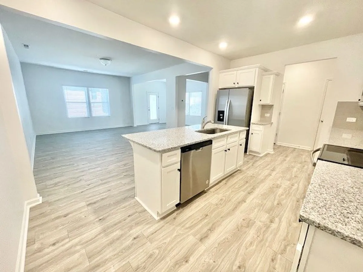 Building Photo - 106 Luna Ln